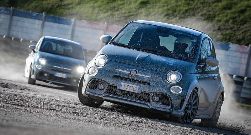 Abarth ist in der Saison 2020 auf der Rundstrecke und im Rallyesport aktiv. Ab sofort können sich Fahrer und Teams für die zweite Saison des Abarth Rally Cup* anmelden.
* vorbehaltlich der Bestätigung durch die FIA