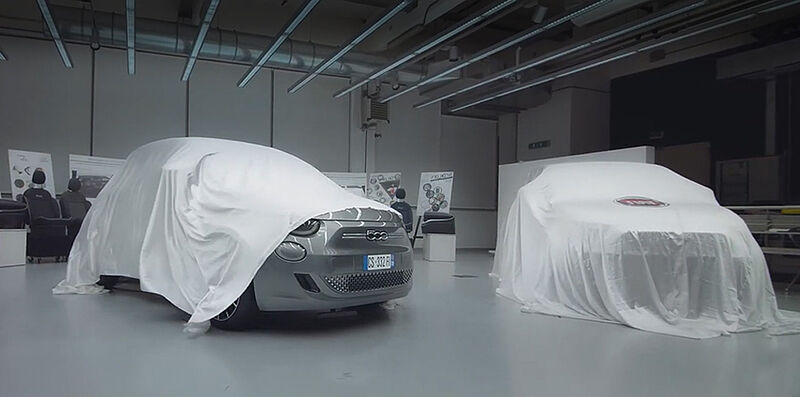 „Man bekommt nie eine zweite Chance, einen guten ersten Eindruck zu hinterlassen.“ Mit diesen Worten erklärt Olivier François, Präsident Fiat Brand Global und FCA Chief Marketing Officer, warum die pmiere des neuen Fiat 500 ein Meilenstein in der Automobilindustrie werden sollte, die das rein elektrisch angetriebene Fahrzeug ins richtige Licht rücken würde.